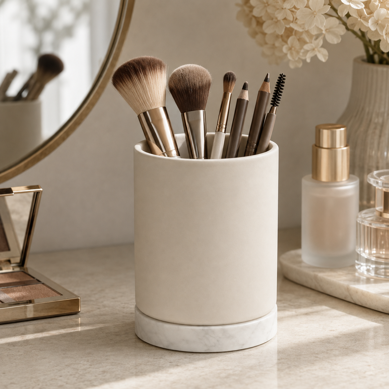 Minimalist Ceramic Makeup Brush Holder – Elegant Cosmetic Brush Organizer for Vanity & Beauty Storage
